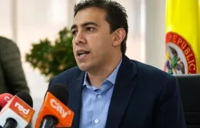 Alexander Vega, Registrador.