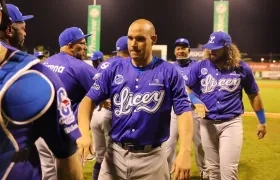 Celebración de los Tigres de Licey. Jorge Alfaro, a la derecha.