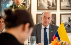 Canciller Álvaro Leyva.