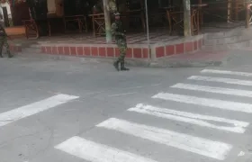 Militares hacen presencia en la 8