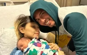 Sergio Vega y Paula Durán y Juan José, quien nació en diciembre pasado.