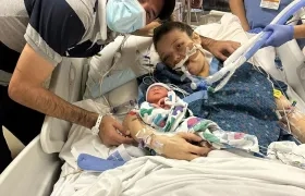 Sergio Vega y Paula Durán durante el nacimiento de Juan José, en noviembre pasado.