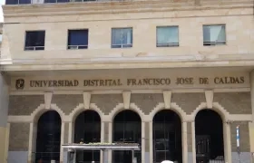 Fachada de la Universidad Distrital Francisco José de Caldas.