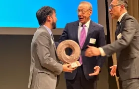 El Alcalde de Barranquilla recibe el premio