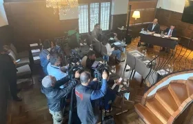 Rueda de prensa presidida por Luis Fernando Acosta.