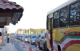 Trancones en el peaje Papiros.