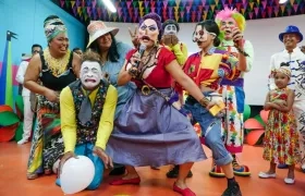 Un grupo de comedia.