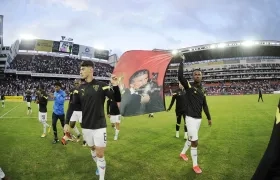El homenaje de los jugadores de Liga de Quito al 'Patón' Bauza.