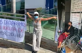 Maryuris Ismael y Ana Zúñiga, madre y abuela del niño con discapacidad, a la entrada de Salud Total.