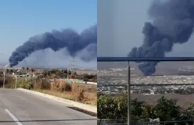 Incendio en chatarrería en la vía a Juan Mina.