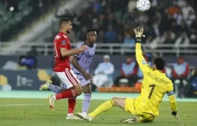 Vinicius Junior anota el primer gol del Real Madrid ante Al Ahly.