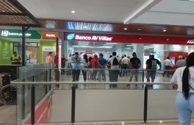 Asalto en sucursal de AV Villas.