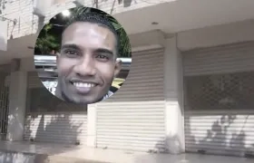 Gorin Antonio Avelar Valencia fue golpeado tras disparar al universitario en este almacén de ropa. 