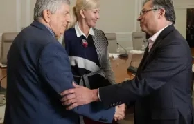 Gustavo Petro reunido con César Gaviria y Dilian Francisco Toro.