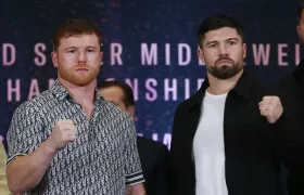 Saúl 'Canelo' Álvarez y John Ryder durante la presentación de su combate en San Diego.