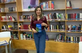 Magalys Ortíz Esquea, y su poemario 'Mística'.