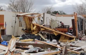 Viviendas destruidas tras el paso del tornado en Misisipii