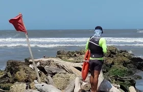 La Dimar pidió a bañistas, navegantes y pescadores tener precaución por vientos fuertes y oleaje alto.