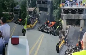 Puente colapsado en el Quindío. 