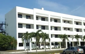 Clínica de la Policía, a donde fue llevado uno de los uniformados heridos. 