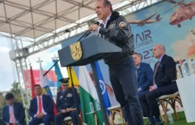 El Ministro Guillermo Reyes explicando las medidas.