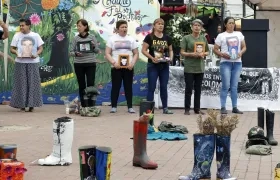 Madres de 'Falsos positivos', en la Plaza de Soacha.