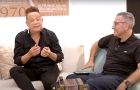 El compositor Roberto Calderón con el periodista Jorge Cura Amar.