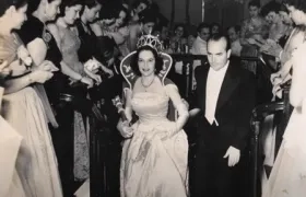 Carolina Manotas, Reina del Carnaval de Barranquilla 1953, el día de su coronación