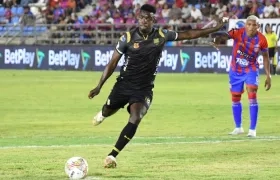 Marco Pérez, de penalti, anotó el gol de Águilas Doradas. 