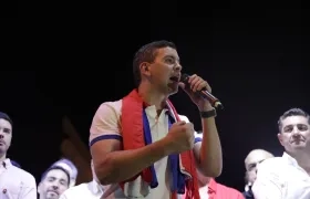 Santiago Peña se dirigió a los paraguayos desde su sede de campaña.