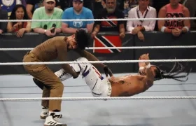 La pelea entre Bad Bunny y Priest.