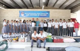 La IE San Cayetano de Gallego recibió dotación para implementar el Ecovivero.