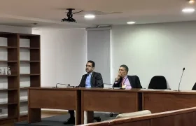 El senador Alex Flórez durante la audiencia.