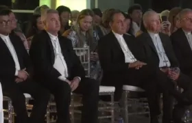 Monseñor Pablo Emiro Salas, Monseñor Jairo Jaramillo y el Padre José Tobías de la Cruz, entre otros.