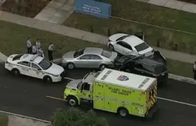 La mujer murió luego que recibiera un disparo y chocara con otro auto..