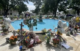 Memorial instalado en honor a las víctimas de la matanza.