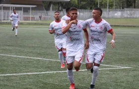 Jugadores de Atlántico celebran uno de los goles ante Caldas. 