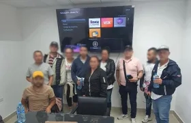 La Fiscalía General de Sonora, México, compartió una imagen de los diez colombianos liberados
