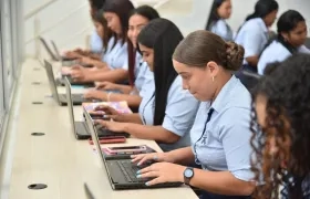 Los primeros aprendices de la nueva sede de Palermo, corregimiento de Sitionuevo, Magdalena