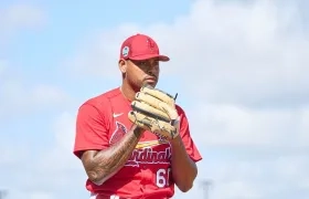 Guillermo Zúñiga reemplaza en el cuerpo de lanzadores de San Luis a Zack Johnson.