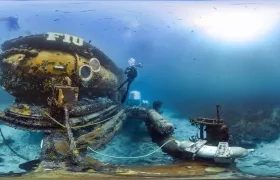 Buzo trabajando en la base subacuática Aquarius.