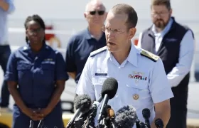 Contralmirante John Mauger.