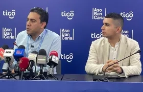 Alexander Vega, Registrador Nacional; y Johnatan Malagón, Presidente de Asobancaria.