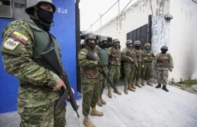 Autoridades en cárcel de El Inca en Quito, Ecuador.