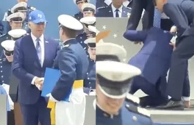El momento de la caída del presidente Biden