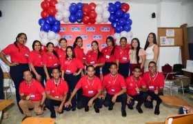 25 aprendices con discapacidad auditiva y 1 con discapacidad física.