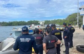 Autoridades durante la búsqueda de los niños.