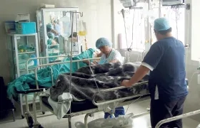 Atención médica a un paciente en Perú. 