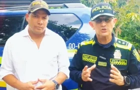 General Jorge Urquijo al lado del alcalde de Malambo. 