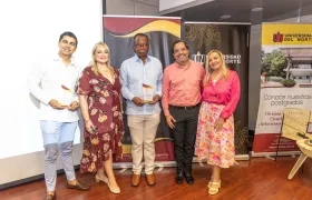 De izq. a der. Carlos Pérez, magistrado de la Sala Penal de Justicia y Paz del Tribunal Superior de Barranquilla; Viviana Iriarte, magistrada; Omar Mejía, magistrado de la Sala de Casación Civil de la CSJ; Gustavo Held, presidente del Colegio de Jueces y Fiscales del Atlántico; y Yaens Castellón, magistrada.